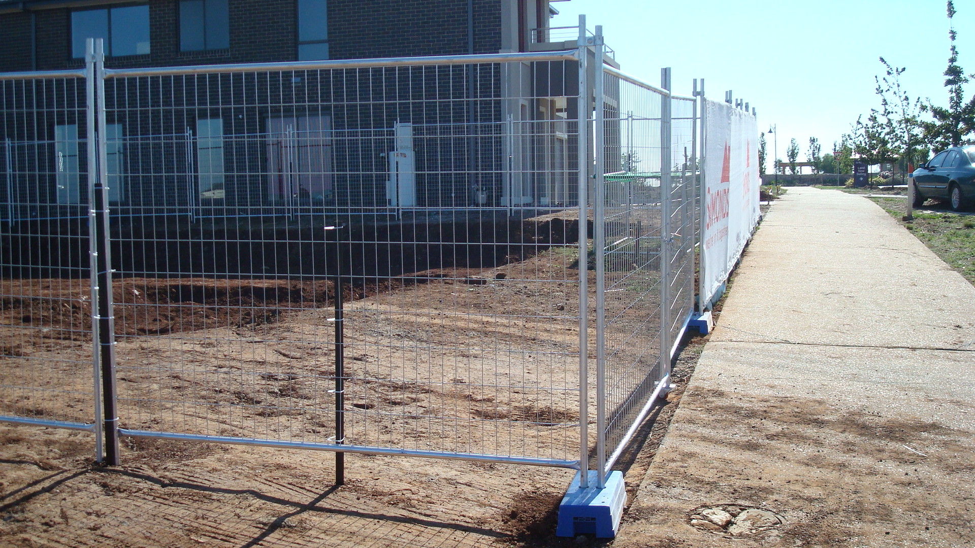 Yellow PVC Coated Hot Dipped Galvanized Temporary Fencing Panels 2100mm x 2400mm OD 32 x 2.00mm pipes thick AS4687-2007