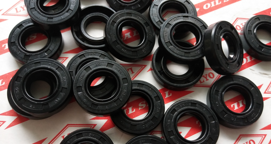 TC framework oil seal,model 15*30*7,NBR material,color is generally biack and brown.