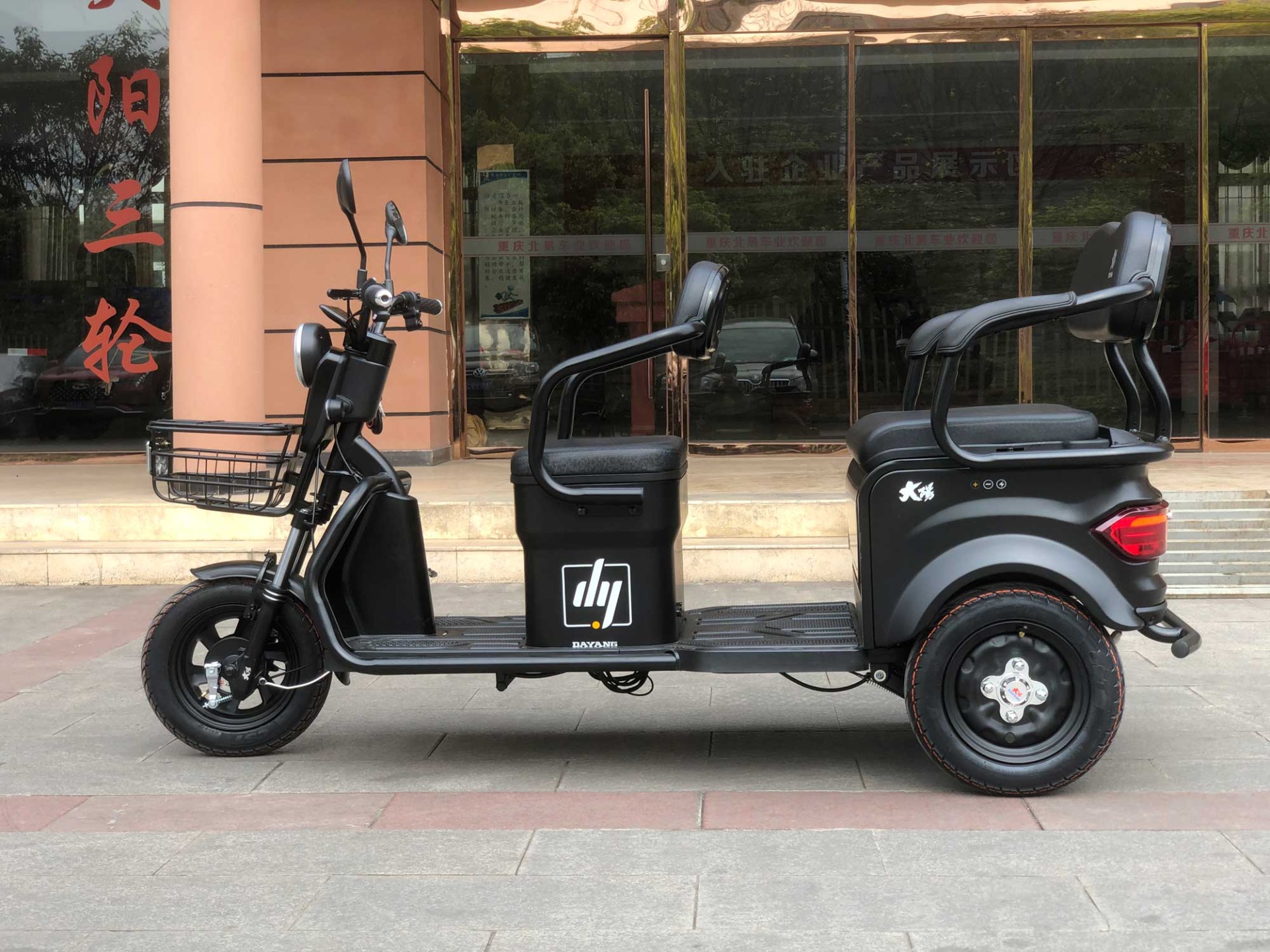 Voltage 48V Electric Trike Scooter Three Wheel Motorized Driving Type Tricycle