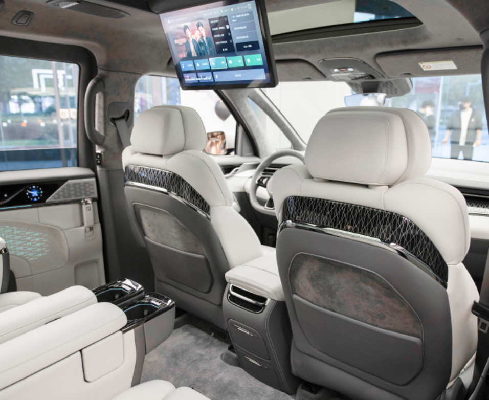ZEEKR 009 WE version 2022 6 seats CLTC 702 pure electric white / black car