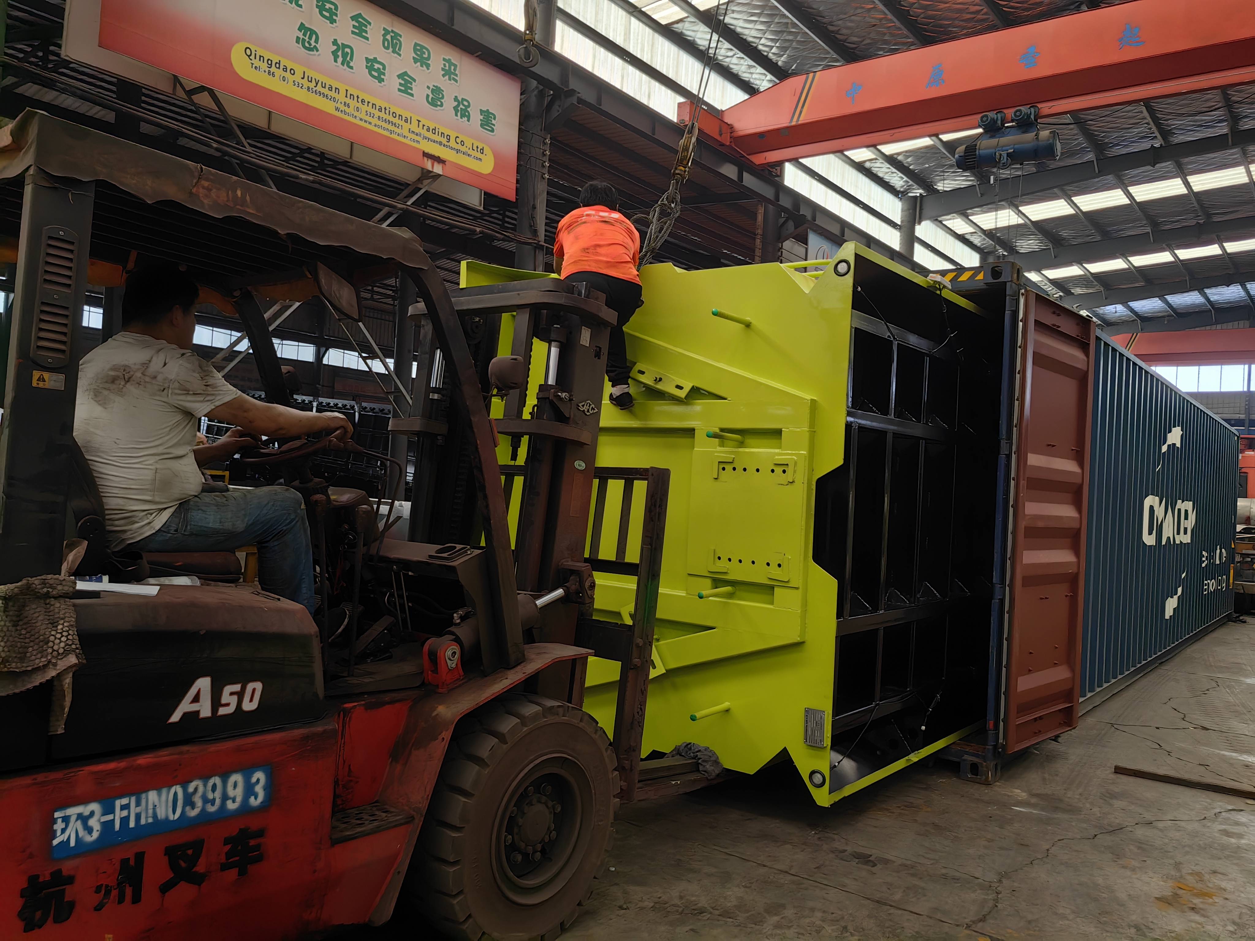 High Payload Capacity Cargo Carrier Semi Trailer with Detachable Sidewall in Kazakhstan