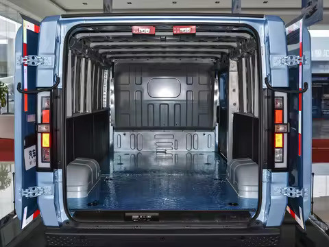 2024 SRM New Energy E3L 263km Normalized Cargo Van Quipped With 60kw Pure Electric Power 90kmh Top Speed 2 Colors Option