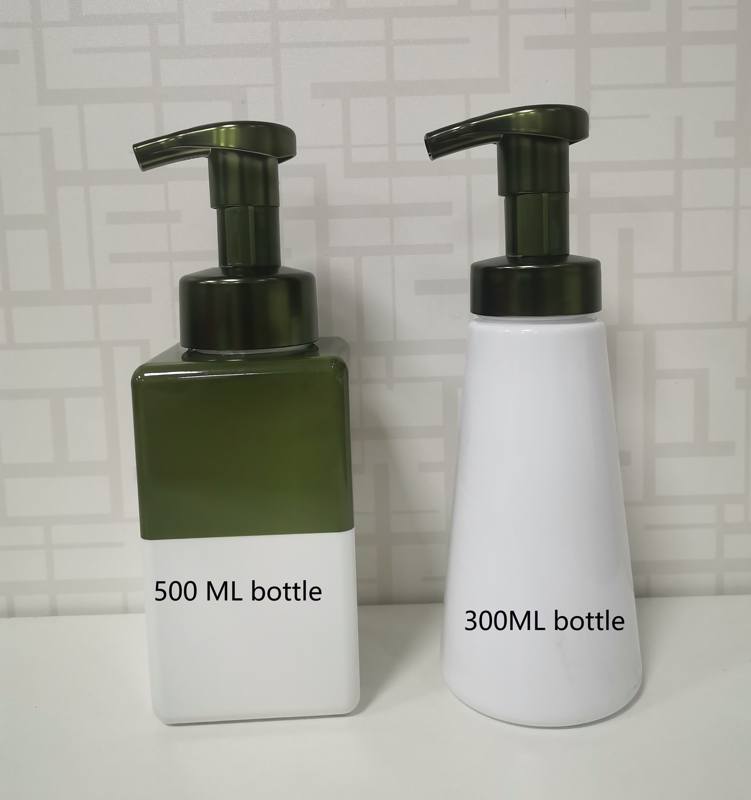Custom Plastic Cleanser Bottle With Lotion Pump And Screw Closure 50ml,100ml,150ml,200ml,300ml bottle