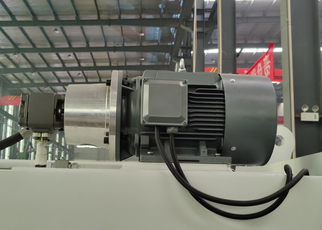 Efficient Hydraulic Guillotine Shearing Machine 3200mm Cutting Length E21S Controller