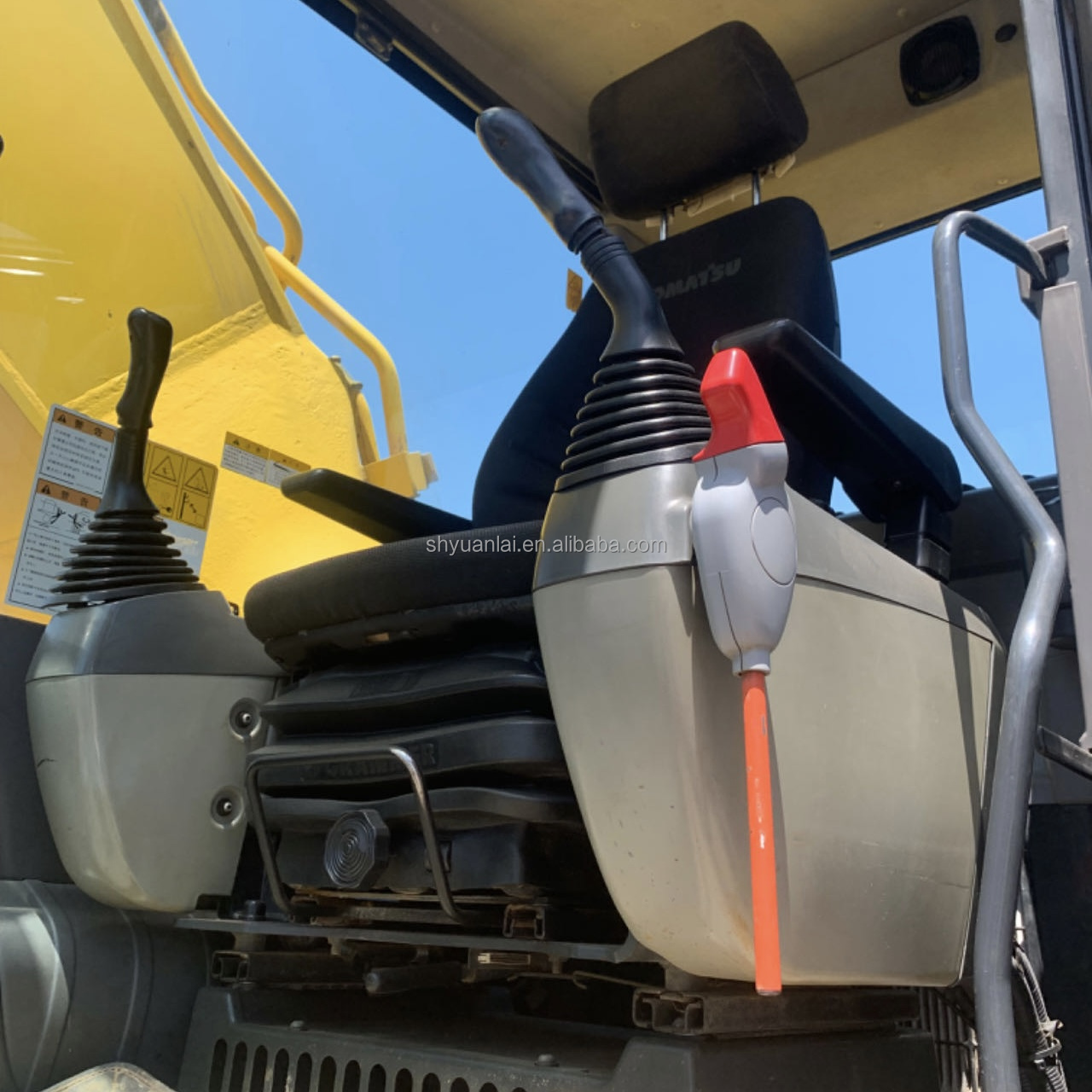 Versatile and Powerful Komatsu PC400-8 Crawler Excavator with 1.9m3 Bucket Capacity