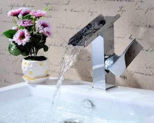 Quality Tub faucet ceramic cartridge single handle taps glass waterfall faucet wholesale
