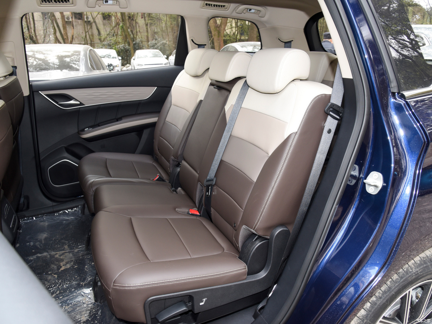 Electric car the flagship B YD Song PLUS made in China a five-door five-seat compact SUV has a range of 505 kilometers new car