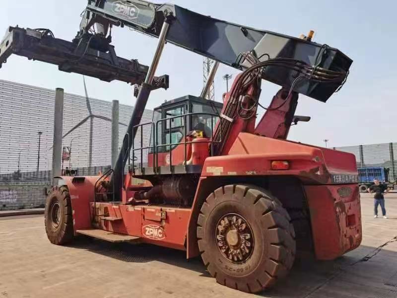2010 Model Used Container Reach Stacker Crane ZPMC ZHRS45 Highly Efficient