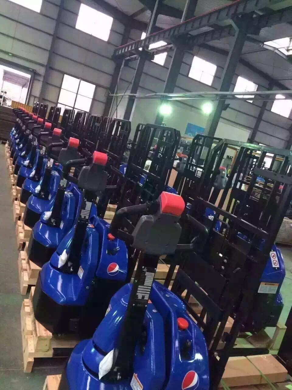 Electric Stacker 1500kg 2000kg Heavy Duty Type Electric Drive and 550/685mm Fork Width