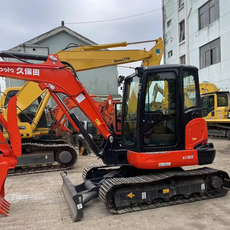 KX165 Mini Kubota Excavator 6000 KG Machine Weight and 0.65m3 Bucket Capacity