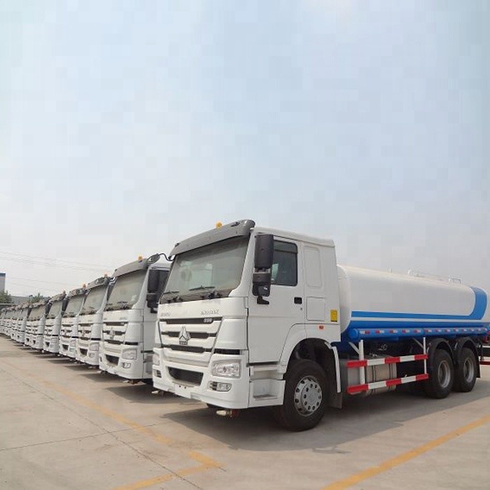 4X2 6000 Liter 120HP Water Tank Truck Sinotruk Light Duty Euro III 7.00R16 Tires