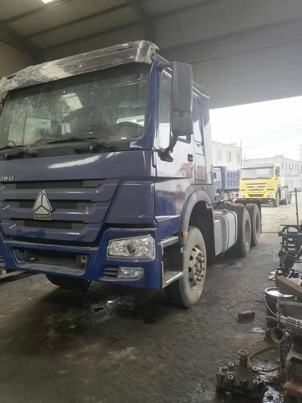 Blue Sinotruk HOWO 6*4 Tractor Truck
