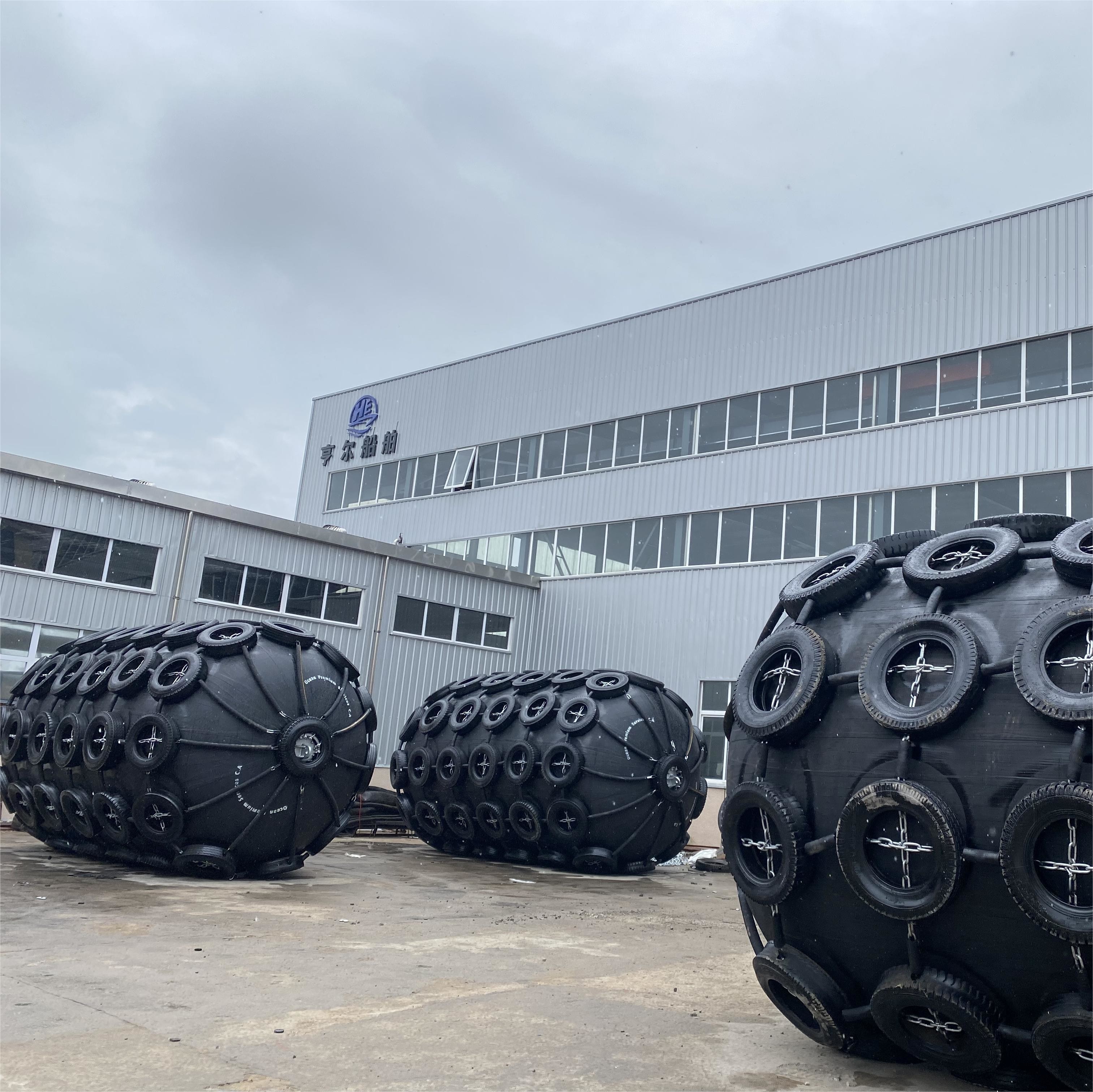 Black 2000x4000mm Pneumatic Rubber Fender With Chain And Tire Net 50kpa For Boat