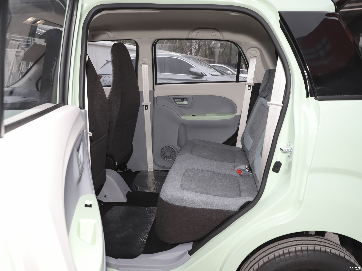 Discount sales in inventory Best price New LHD 4 Seats Mini EV LINGBAO BOX Electric Car Mini electric car cheap electric