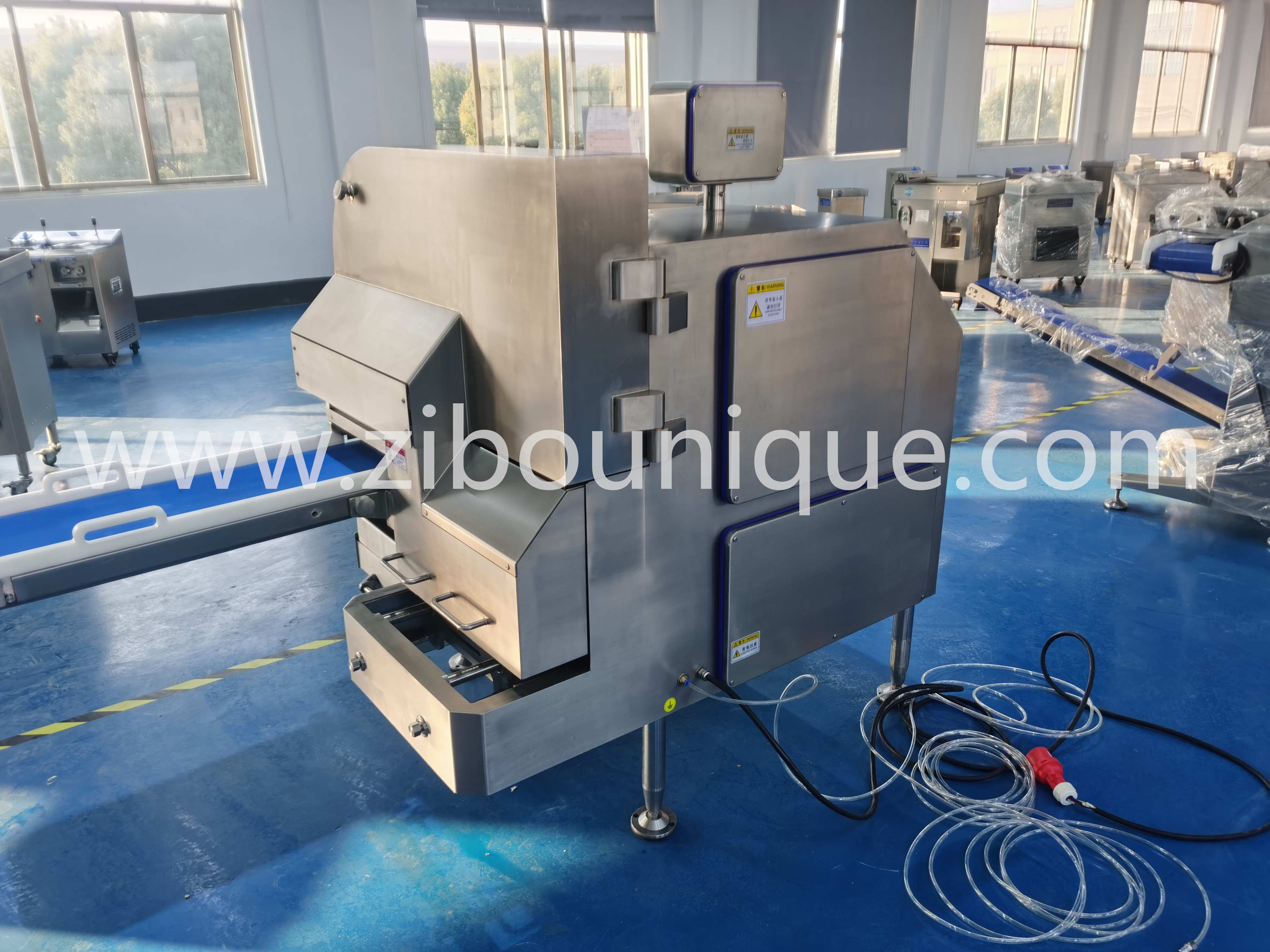 2300*1100*1515 mm Industrial 304 Stainless Steel Beef Mutton Poultry Meat Cube Cutting Dicing Machine
