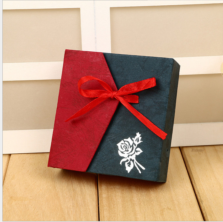 Custom handmade small luxury jewelry paper gift box for bracelet with ribbon