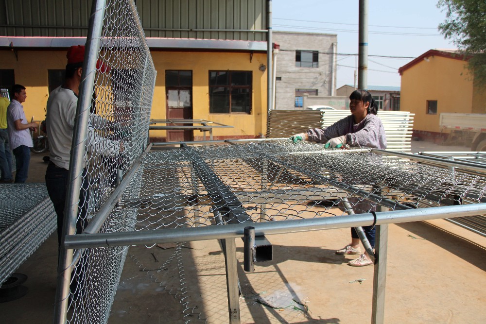 chain link temporary fence
