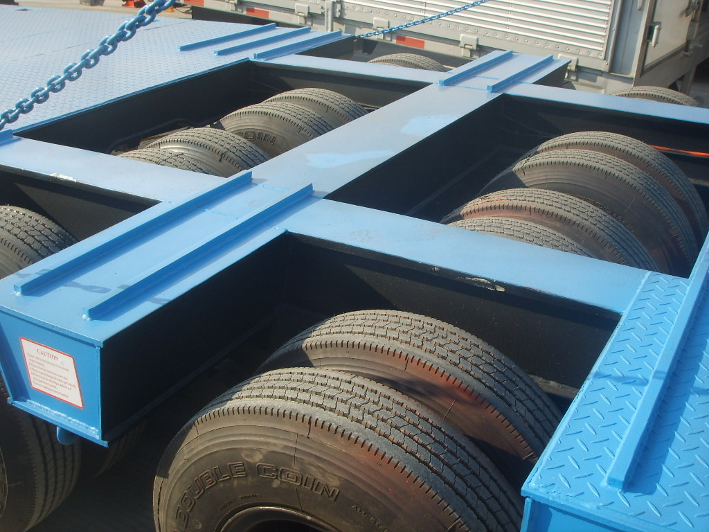 High Strength Steel Payload Low Bed Semi Trailer With Full Braking And Electrical Systems