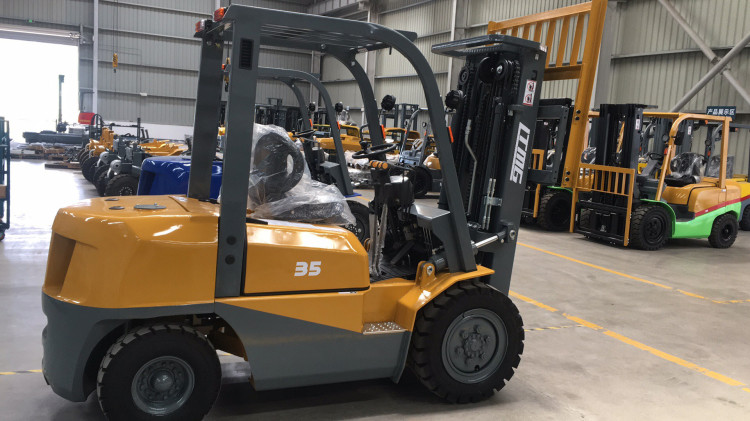 TCM Technology Diesel Forklift Truck 1220mm Fork Length With Hydraulic System