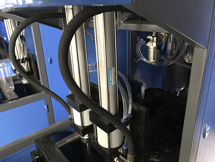 1200 KG Weight 2L Semi Automatic PET Blow Blowing Machine for Water Bottle Production
