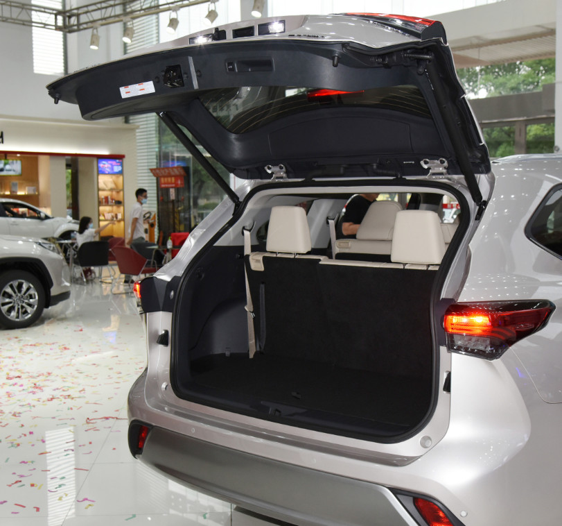 2022 Electric With Gasoline Toyota Highlander Two Engine 2.5L 4WD 5 Door 7 seats SUV