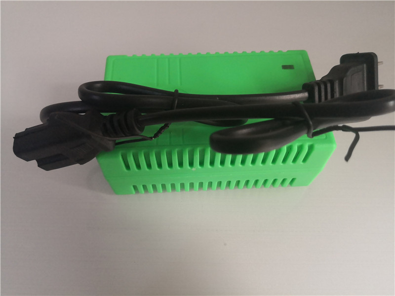 12V 8A-15A motorcycle Car Pulse Repair Battery Charger Lead acid Battery Charger temperature control compensation