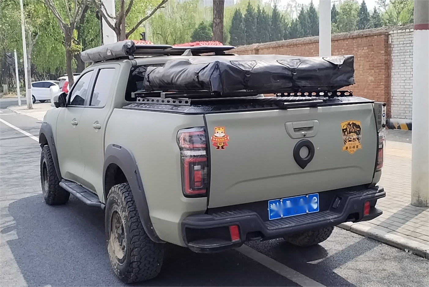 Roll Up Operation Hard Type Car Offroad Universal Aluminium Folding Truck Bed Cover