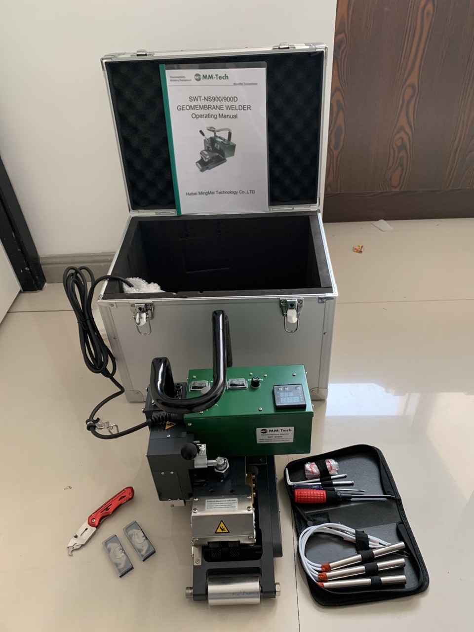 SWT-NS700 3000w Automatic Geomembrane Welding Machine Hot Wedge Welder
