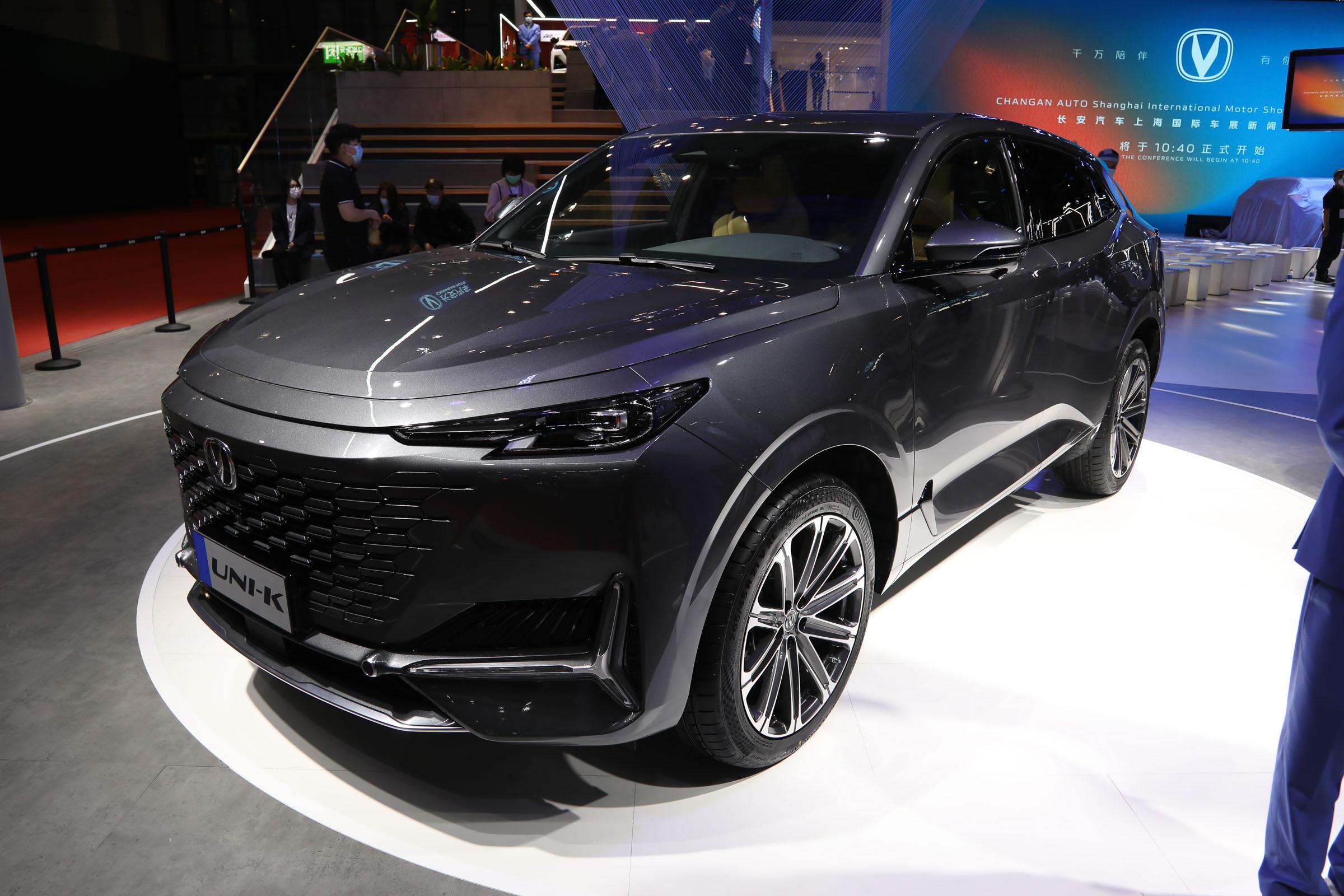 2023 Changan Automobile UNI-K Country VI Oil Truck with Multi-function Steering Wheel and Year 2023