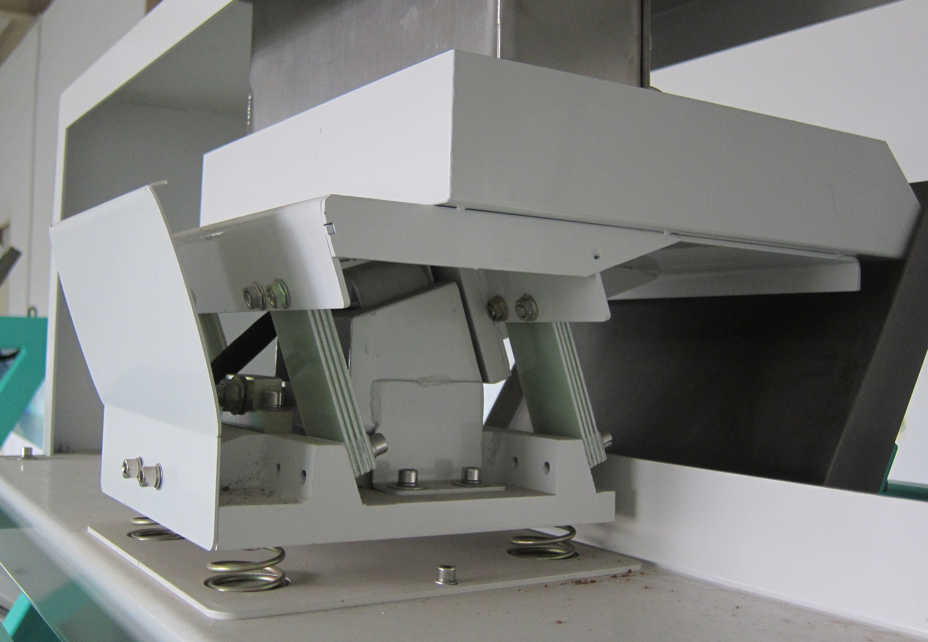 Intelligent Agricultural products 2.0KW Rice Sorting Machine High Frequency 1.2~2.0Tons