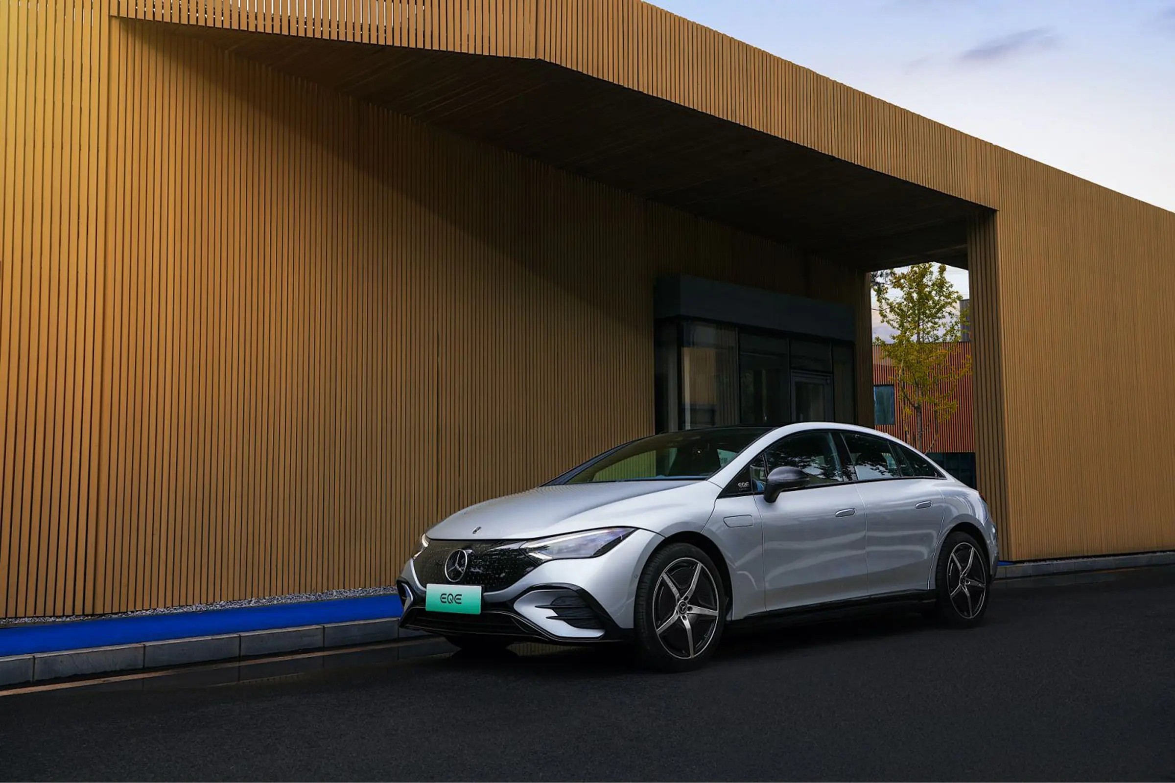 180km/h Pure Electric SUV Mercedes Benz EQE 350 4MATIC New Energy Vehicles