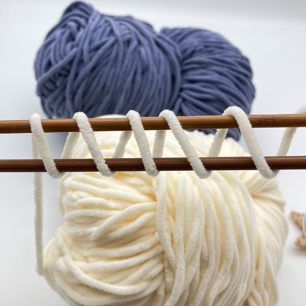 1/1.1NM Velvet Yarn For Cozy Blankets And Hand Knitting Baby Blanket