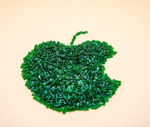 Quality 100% Recycled PET Bottle Resin Polyester Chip Pellet Full Dull Recycled PET Chip wholesale