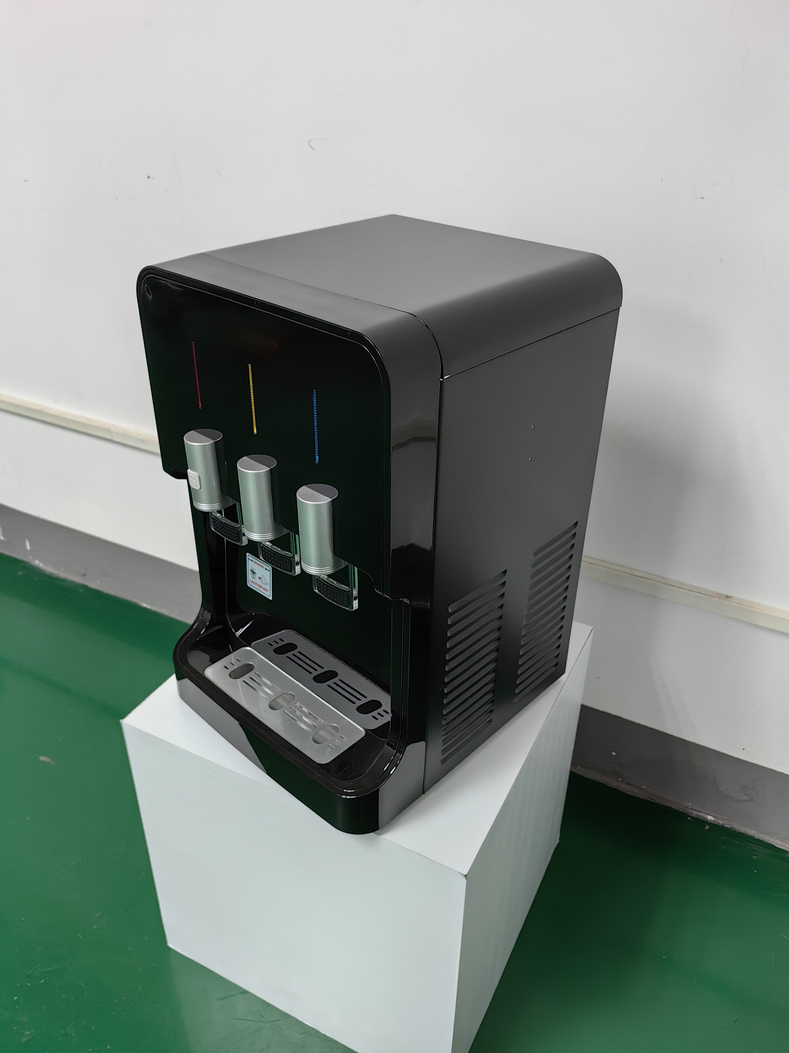 Home/Office/School Hot And Cold Water Dispenser Drinking Water Vending Machine