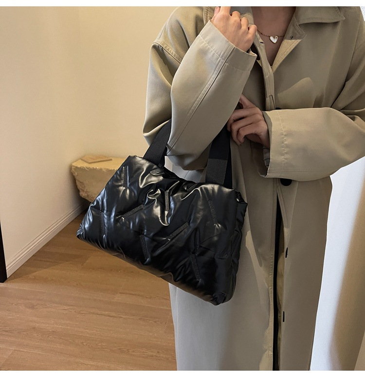 2023 Autumn and Winter Down Cloth Bag Large-Capacity Handbag for Women in Foreign Trade