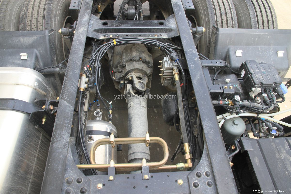 500hp 10 Wheels CNG Trucks with C u m m i n s Diesel Engine and EURO 5 Gas-Powered