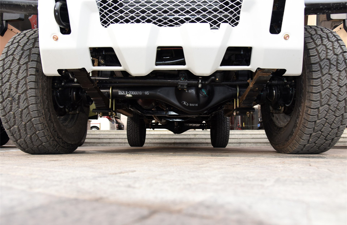 Double Row Diesel 4x4 Off-Road Pickup Truck with Air Suspension Driver's Seat