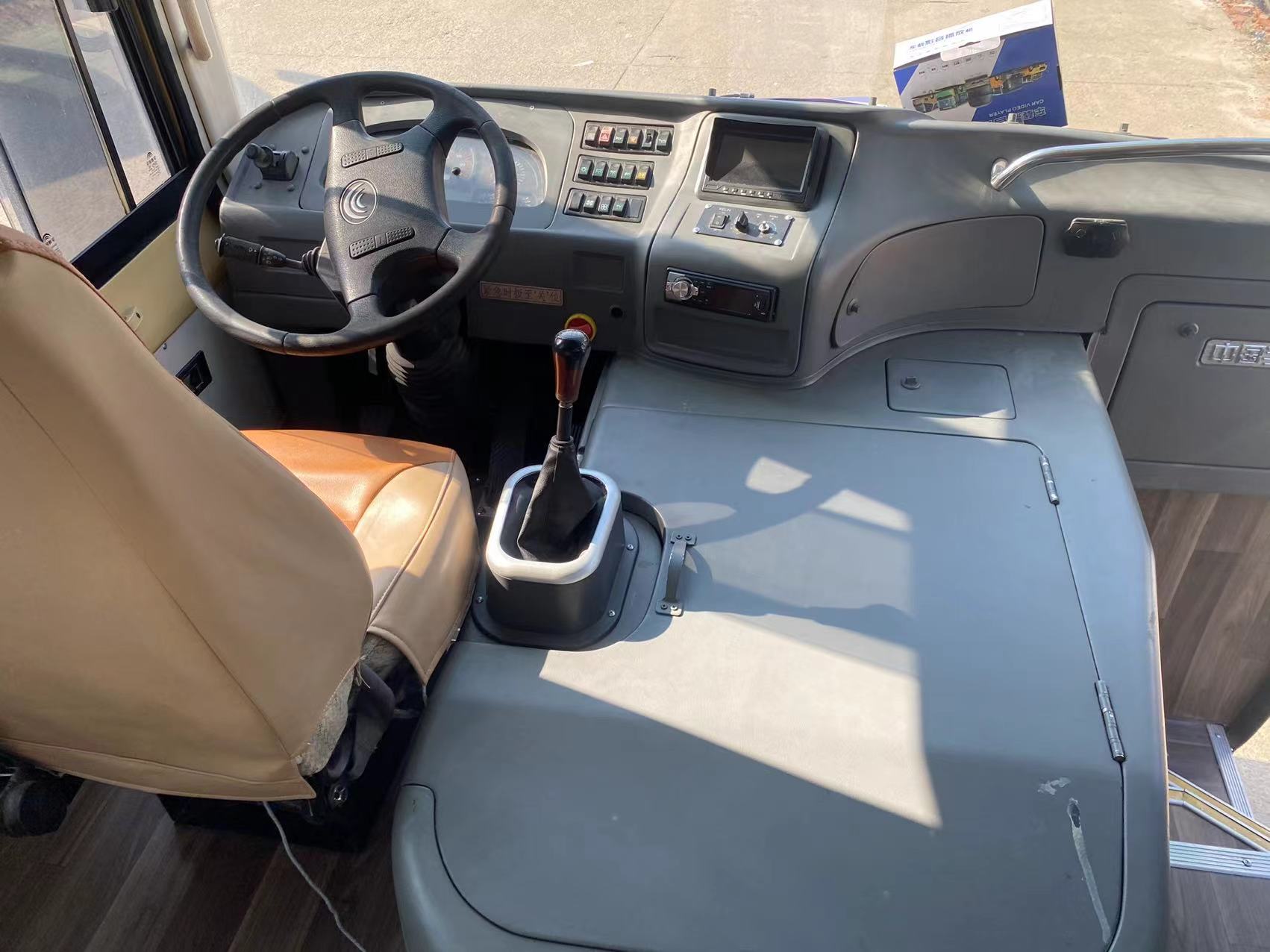 Left Hand Drive Coach Buses 30-35 Seats Euro 3 Emission Standard 6-8L Engine Capacity