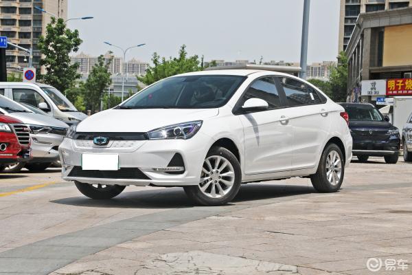 Battery Operated Electric Sports Car 120kw Motor 4 Wheel Electric Car with Four