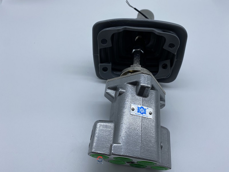 Excavator Foot Wook Assy ZAX200 Foot Valve Pedal Pilot Valve