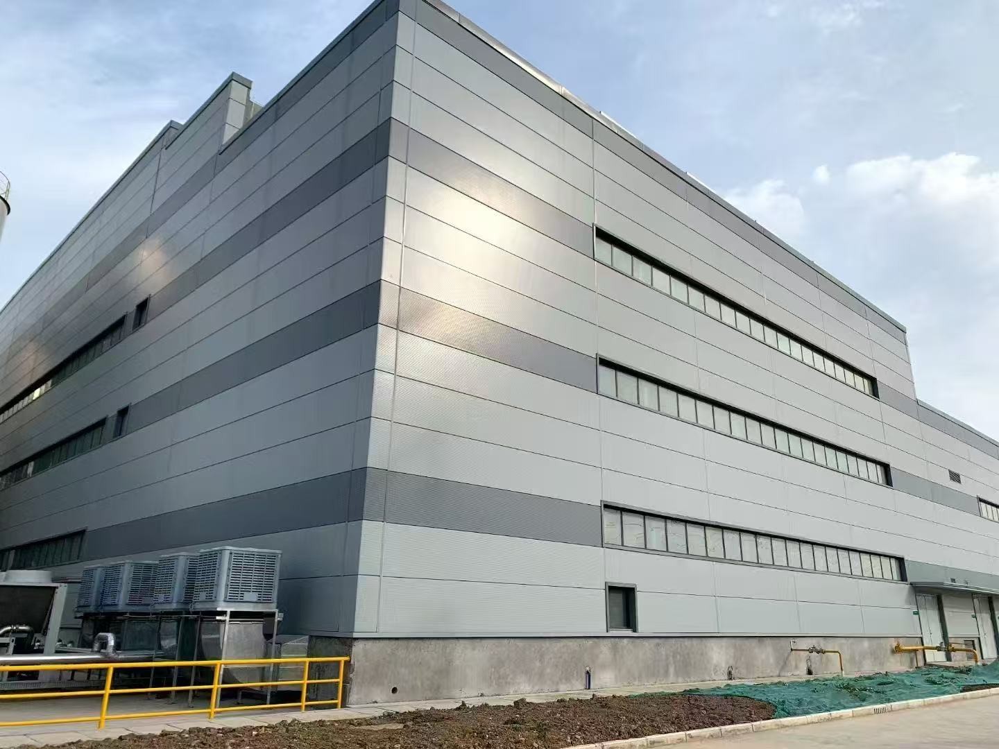 Customizable Versatile Steel Frame Warehouse Construction With Sandwich Panel Roof Cladding