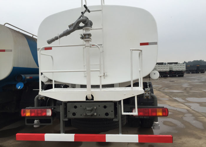 6000 Gallon Water Tank Truck Hydraulically Operated Air Assistance SINOTRUK HOWO