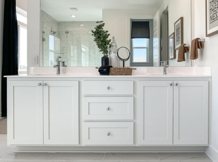 Customized White Shaker Design Bathroom Vanity Combo with Sink YALIG Customized Designs