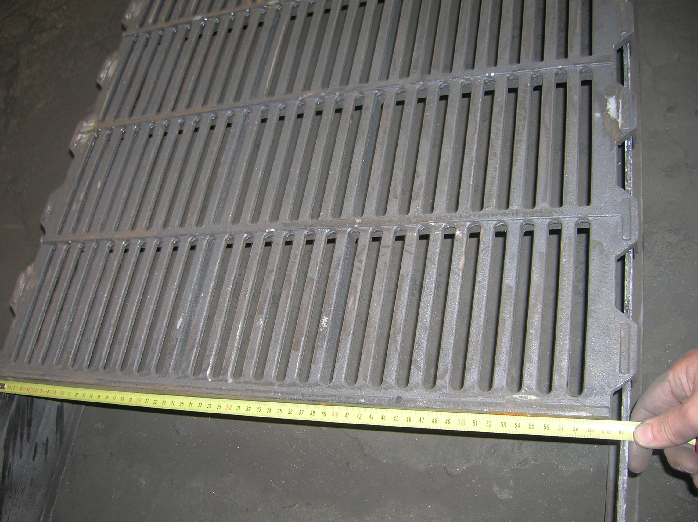 Black Cast Iron Pig Mesh Flooring / Pig Nursery Flooring Size 400*600mm