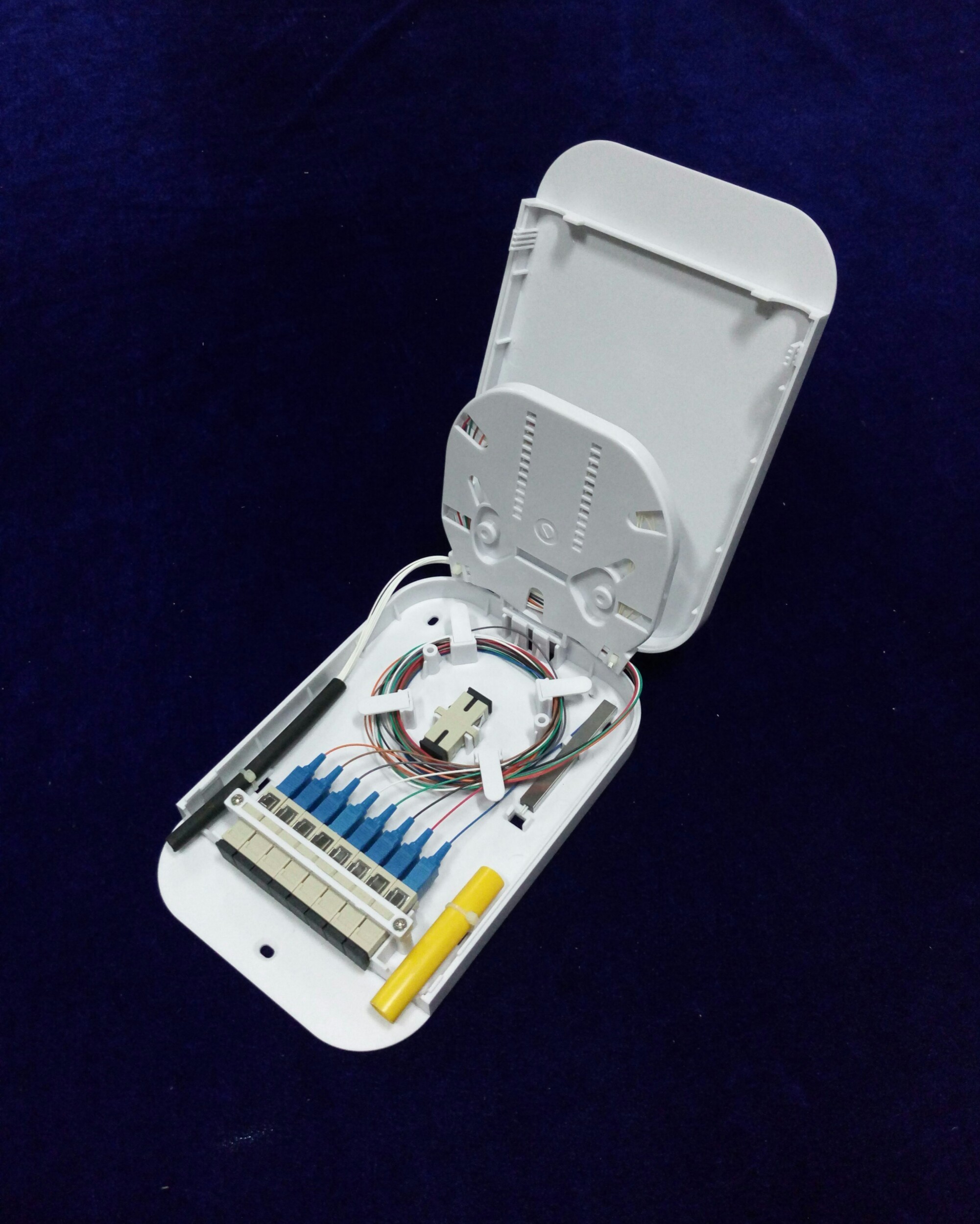 8 Core IP44 FTTH Fiber Optic Terminal Box SC Adapter Wall Mounted