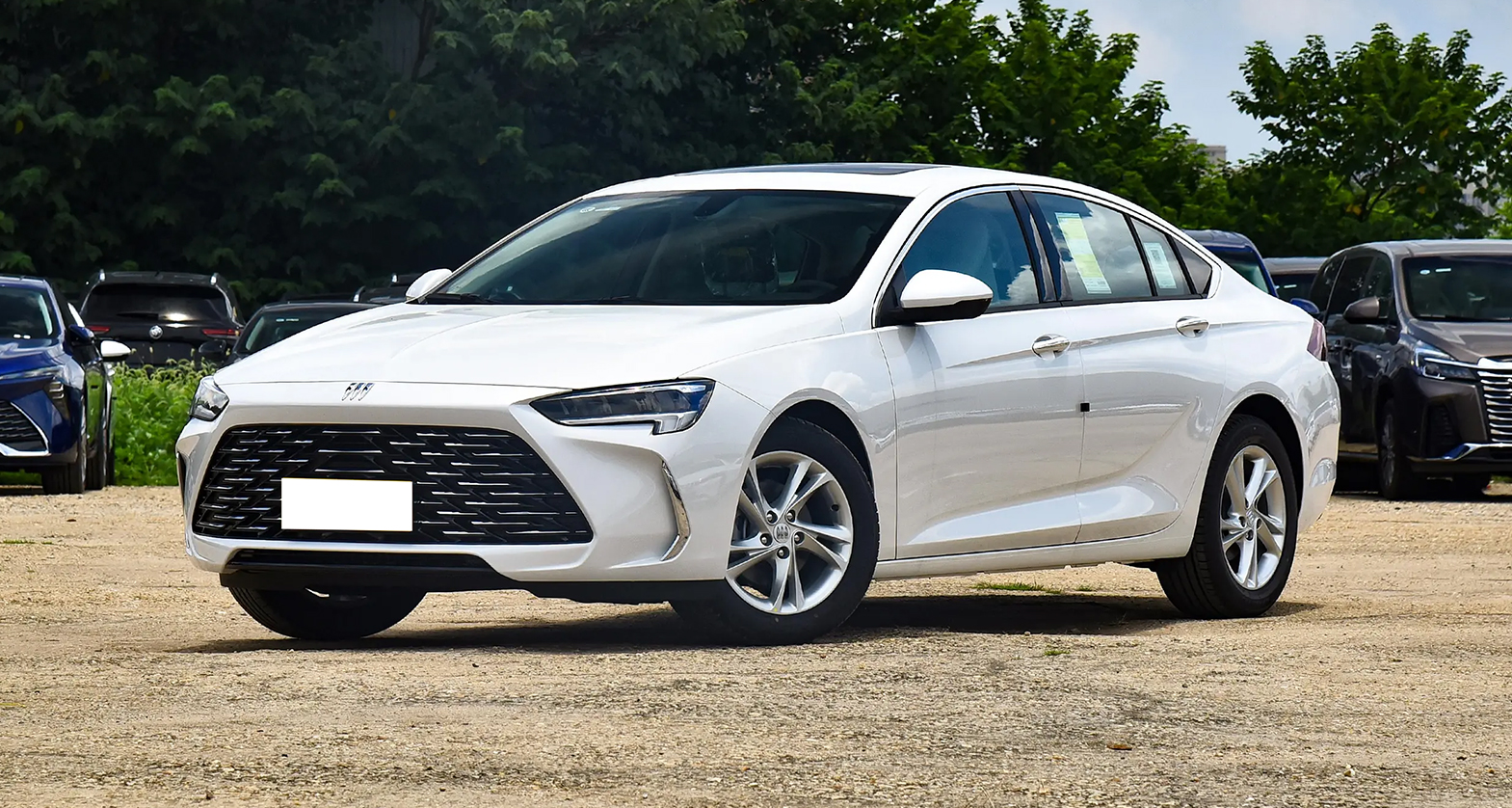 2024 Hot Bui-ck Regal 25T Super Enjoy Version Speed 4-Door 5-Seat Sedan Energy Vehicle Made in Maximum torque Nm 250
