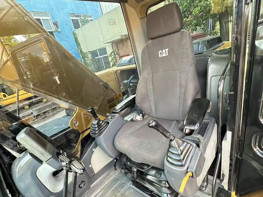 Cat 323D2 Excavator Cab
