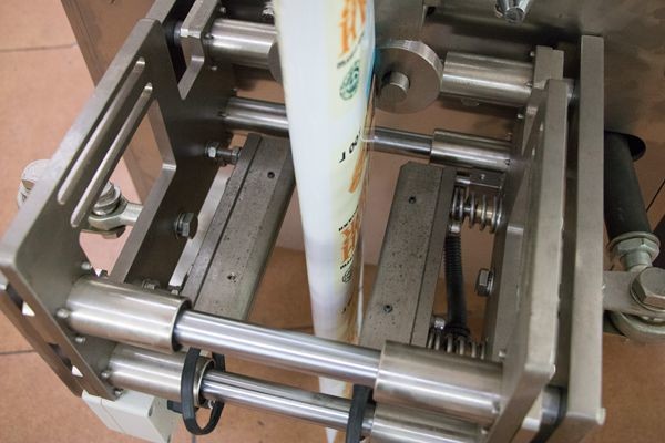 high quality Automatic Potato Chips Packing Machine Manufacturer,automatic packing machine for popcorn, rice, etc