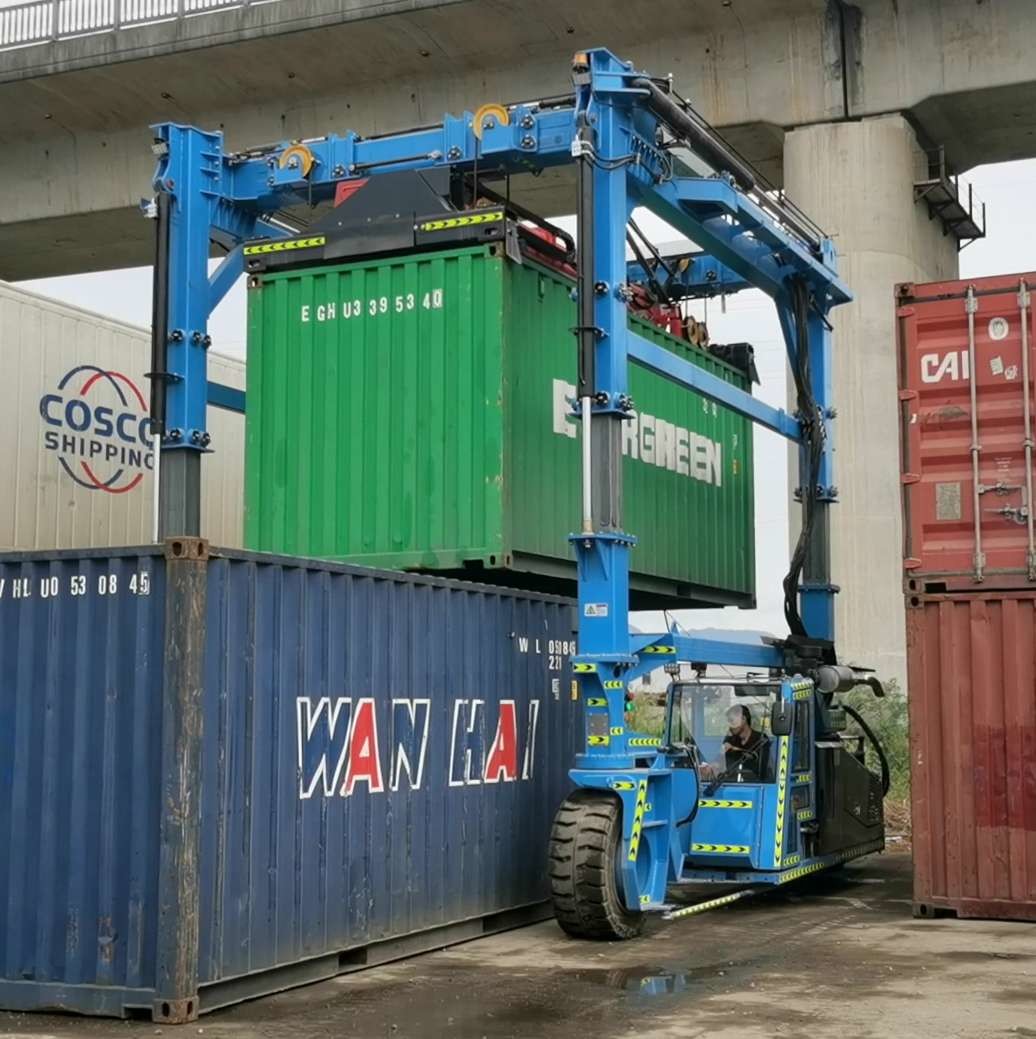Standard Container Straddle Carrier Manufacturer 35T For 20ft 40ft 45ft Container Lift