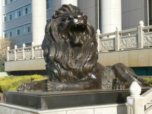 Quality Large Outdoor sitting lions bronze sculpture ,customized bronze statues, China sculpture supplier wholesale